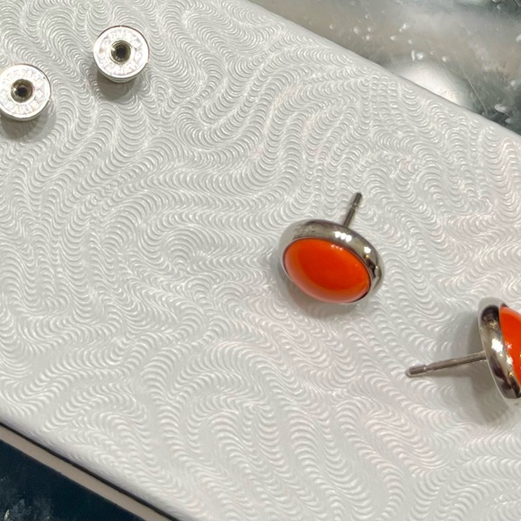 💯 Authentic Hermes Post Earrings Orange with New Backs - Picture 5 of 14